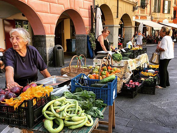 SANTA MARGHERITA LIGURE FARMERS MARKET- SiMANGIA.TV Santa Margherita Ligure local farmer market - SiMANGIA.TV